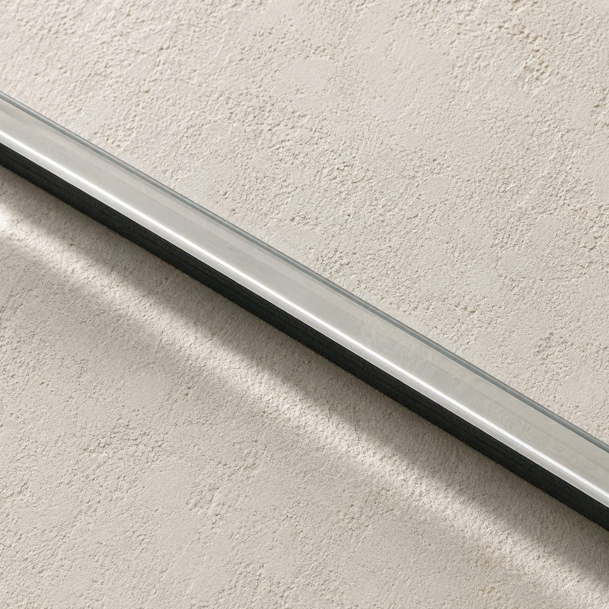 Close-up of a low-iron glass edge